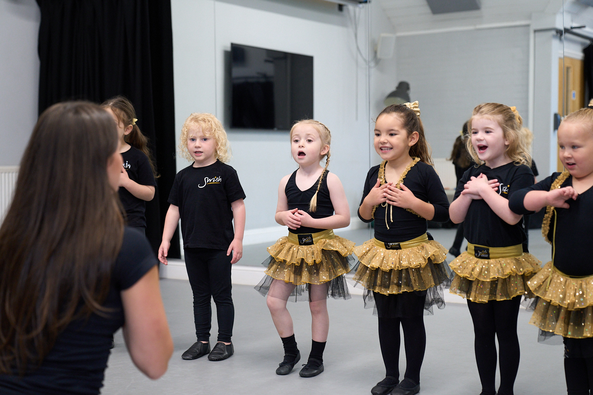 Photo of ‘Rising Stars’ Musical Theatre Classes at Swish of the Curtain Lymington (4-7)